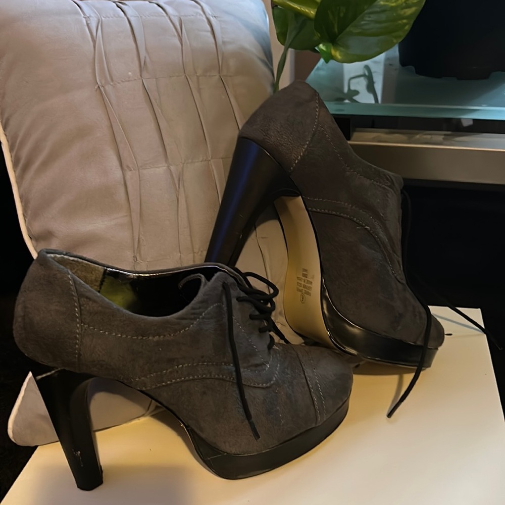 Newport News Gray Shoe Boots